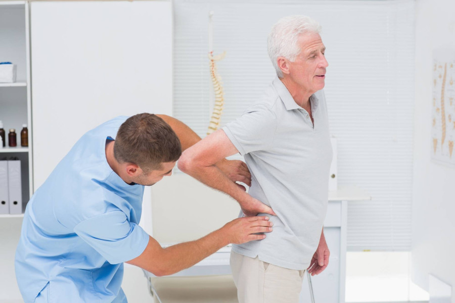 Jak wygląda zapalenie stawów kręgosłupa i leczenie spondylitis w praktyce?